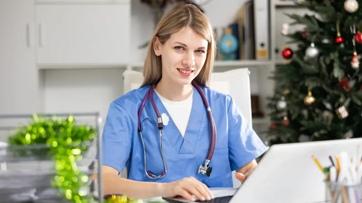 Finding the Silver Lining: 7 Benefits to Working Holidays in Healthcare